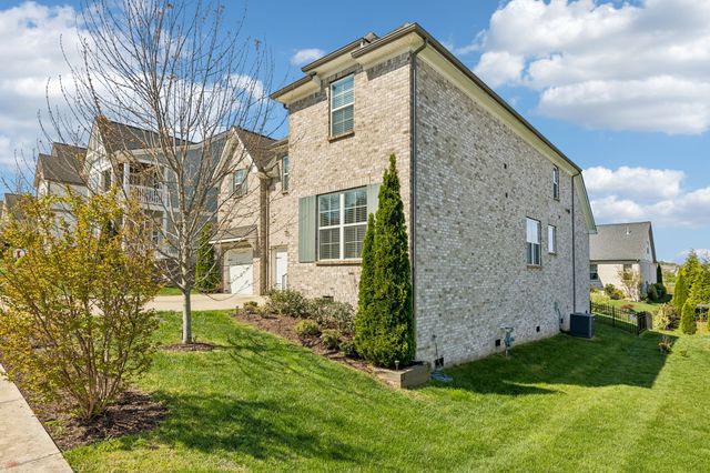 2607 Bramblewood Ln, Thompsons Station, TN 37179