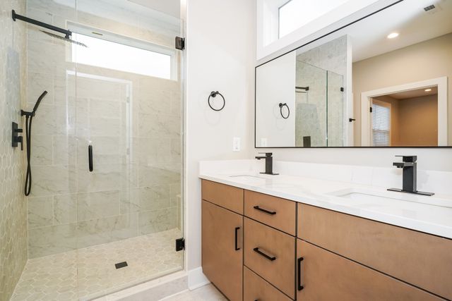 2142 Oakland St, Nashville, TN 37210