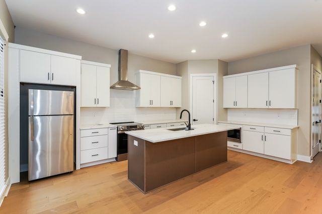 2142 Oakland St, Nashville, TN 37210