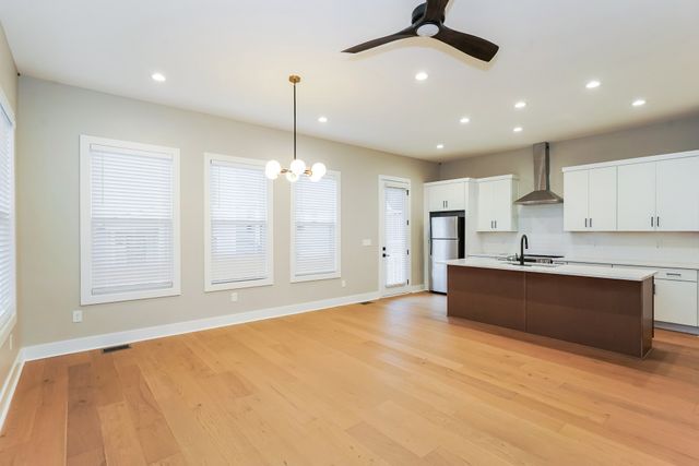 2142 Oakland St, Nashville, TN 37210