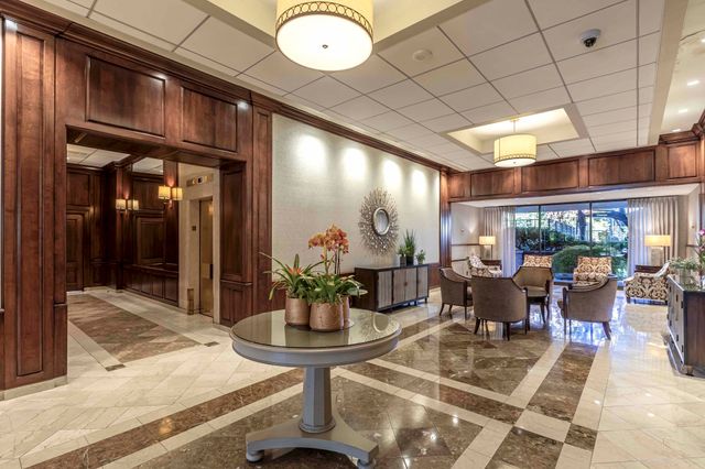 9 Hawthorne Place 7G, Boston, MA 02114