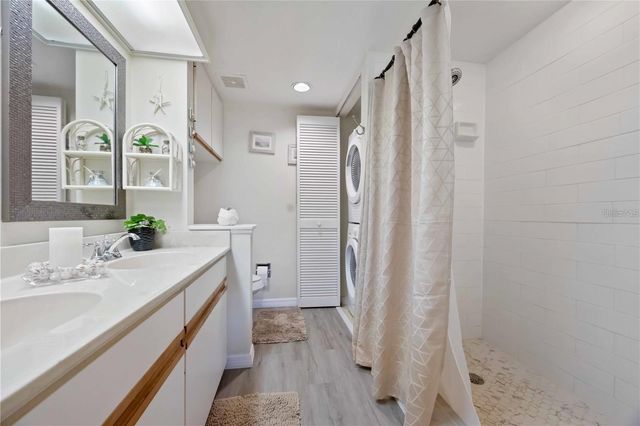 433 CERROMAR LANE 440, Venice, FL 34293