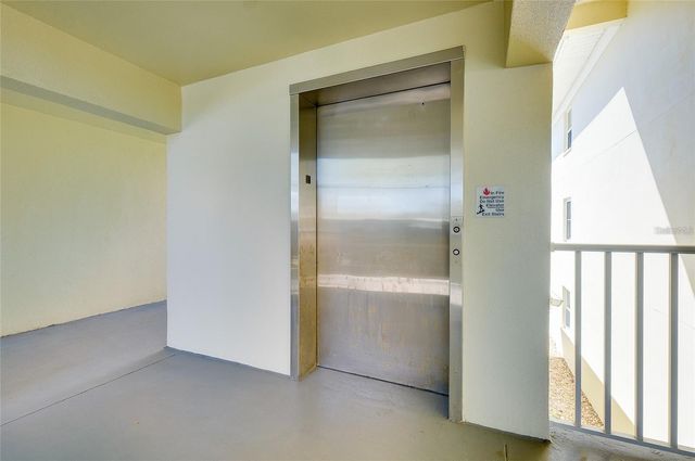 433 CERROMAR LANE 440, Venice, FL 34293