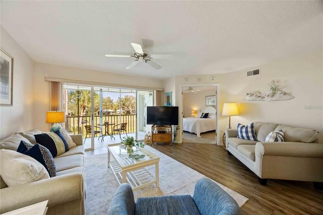 433 CERROMAR LANE 440, Venice, FL 34293