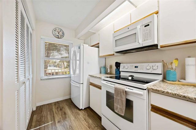 433 CERROMAR LANE 440, Venice, FL 34293