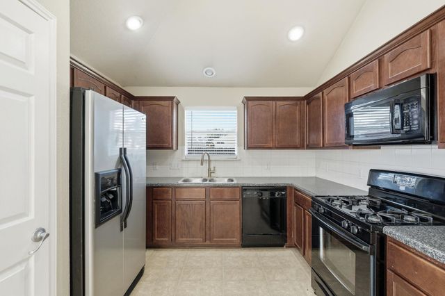 119 Bayliss ST, Hutto, TX 78634