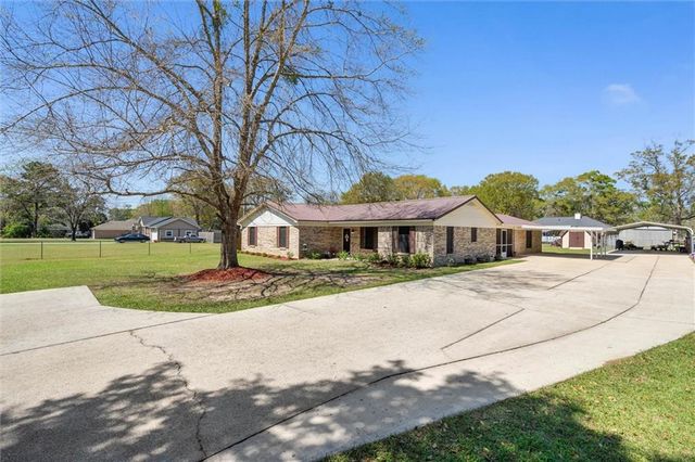 9002 Glen Acres Drive N, Mobile, AL 36608