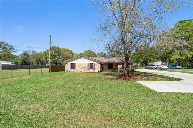 9002 Glen Acres Drive N, Mobile, AL 36608