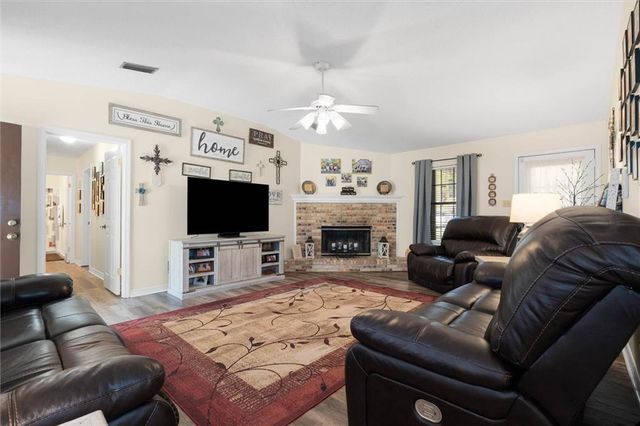 9002 Glen Acres Drive N, Mobile, AL 36608