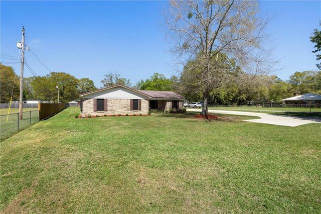 9002 Glen Acres Drive N, Mobile, AL 36608