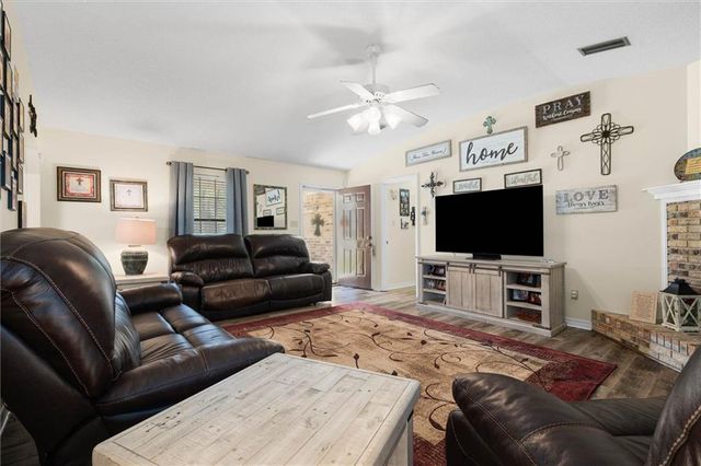 9002 Glen Acres Drive N, Mobile, AL 36608