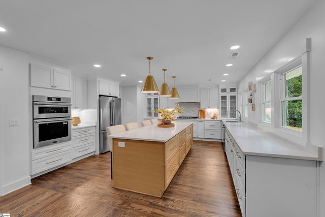 111 Rolling Green Circle, Greenville, SC 29615