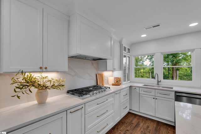 111 Rolling Green Circle, Greenville, SC 29615