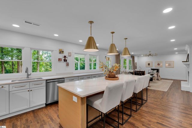 111 Rolling Green Circle, Greenville, SC 29615