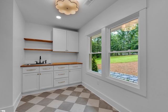 111 Rolling Green Circle, Greenville, SC 29615