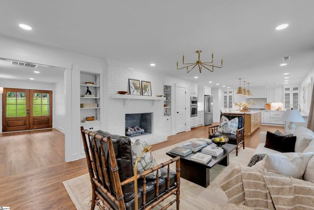 111 Rolling Green Circle, Greenville, SC 29615