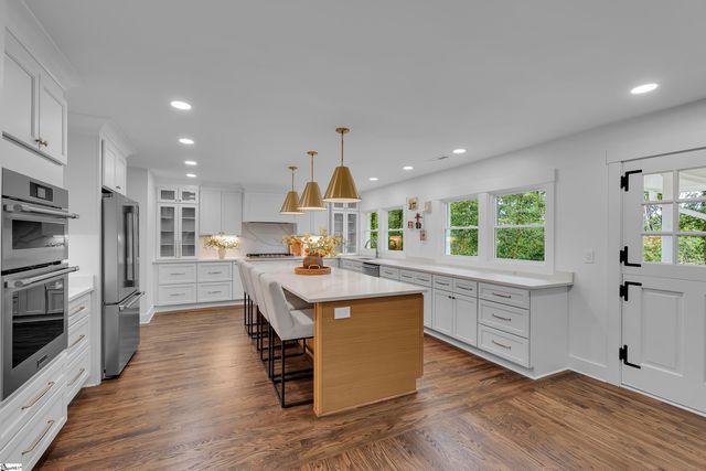 111 Rolling Green Circle, Greenville, SC 29615