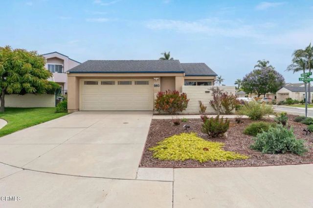 960 Emerald Court, Ventura, CA 93004