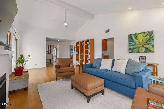 960 Emerald Court, Ventura, CA 93004