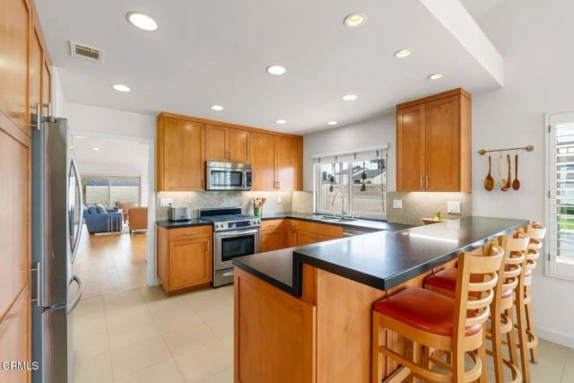 960 Emerald Court, Ventura, CA 93004