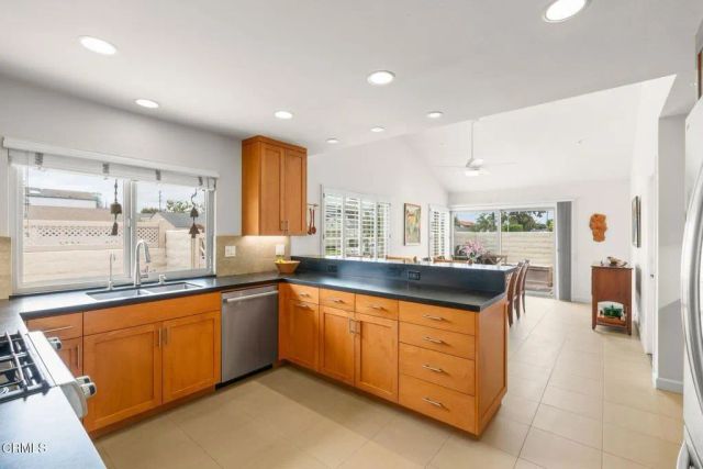 960 Emerald Court, Ventura, CA 93004