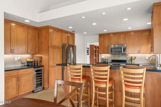 960 Emerald Court, Ventura, CA 93004