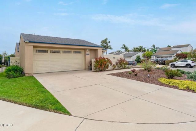 960 Emerald Court, Ventura, CA 93004