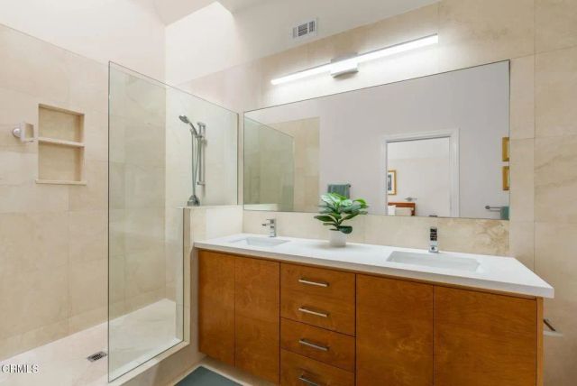 960 Emerald Court, Ventura, CA 93004