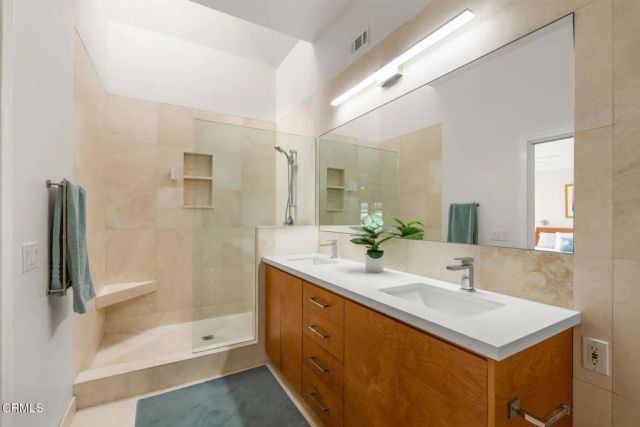 960 Emerald Court, Ventura, CA 93004