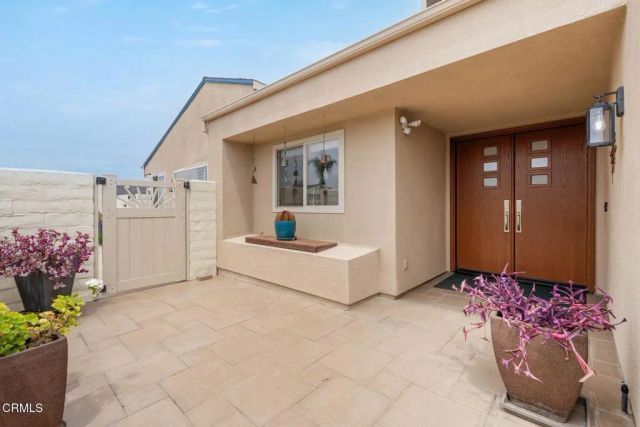960 Emerald Court, Ventura, CA 93004