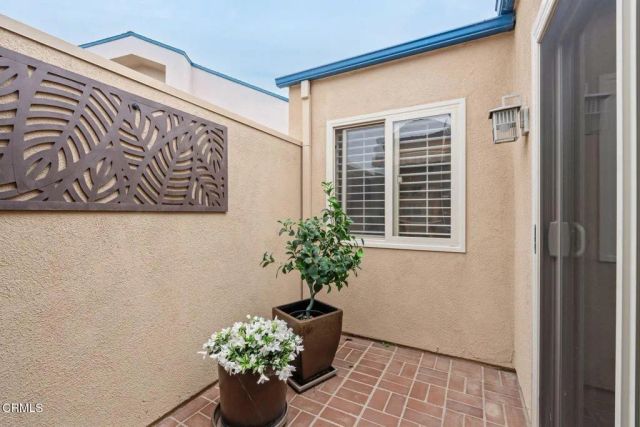 960 Emerald Court, Ventura, CA 93004