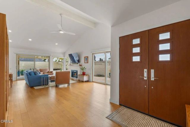 960 Emerald Court, Ventura, CA 93004