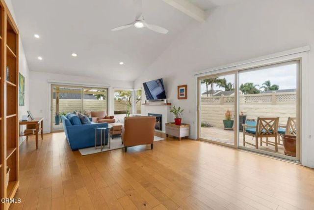 960 Emerald Court, Ventura, CA 93004