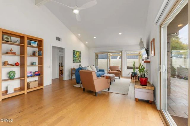 960 Emerald Court, Ventura, CA 93004