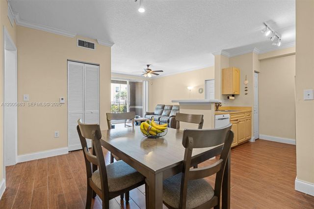 6841 SW 44th St 106, Miami, FL 33155