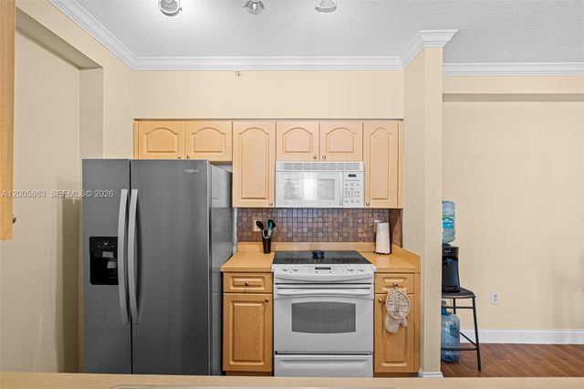 6841 SW 44th St 106, Miami, FL 33155