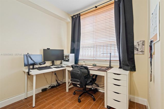 6841 SW 44th St 106, Miami, FL 33155