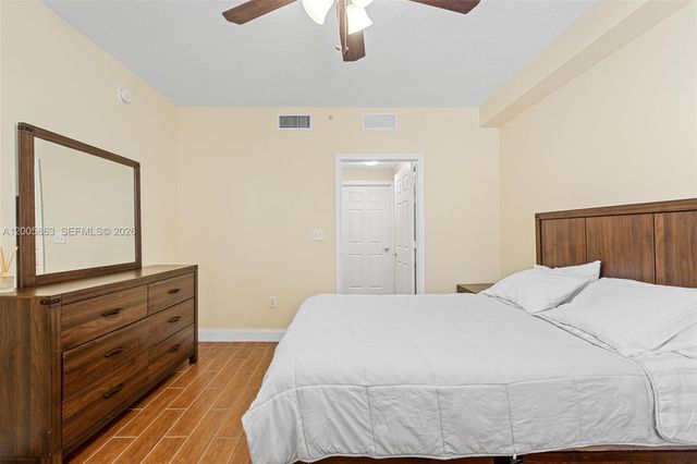 6841 SW 44th St 106, Miami, FL 33155