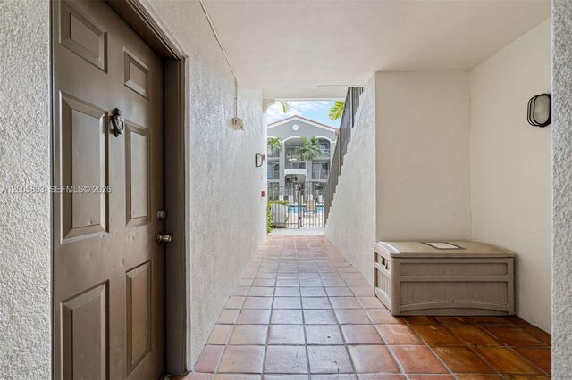 6841 SW 44th St 106, Miami, FL 33155