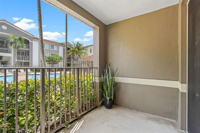 6841 SW 44th St 106, Miami, FL 33155