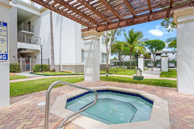 6841 SW 44th St 106, Miami, FL 33155