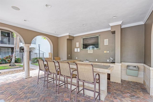 6841 SW 44th St 106, Miami, FL 33155