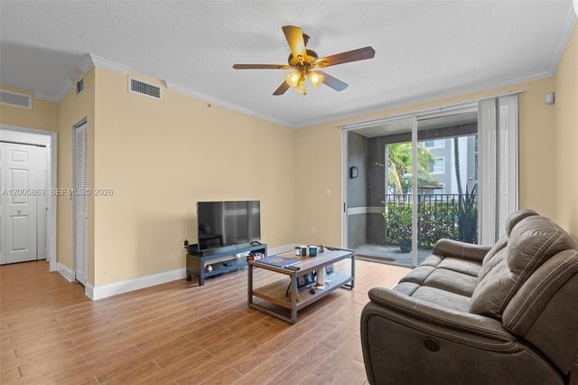 6841 SW 44th St 106, Miami, FL 33155