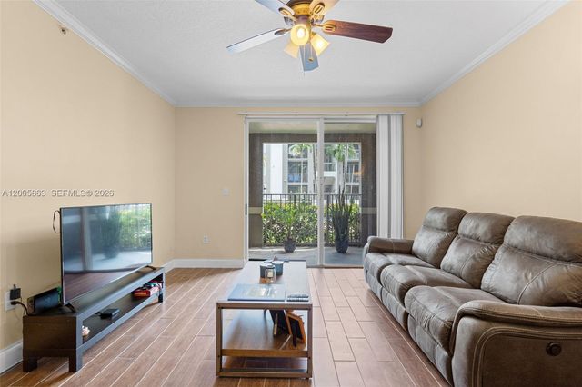 6841 SW 44th St 106, Miami, FL 33155