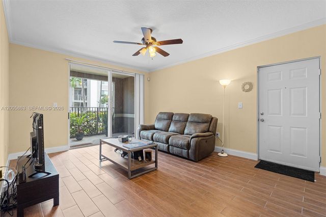 6841 SW 44th St 106, Miami, FL 33155