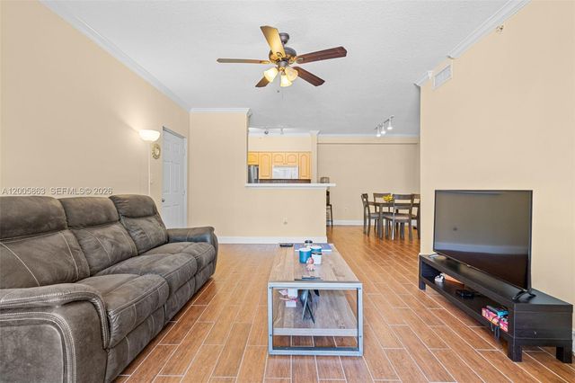 6841 SW 44th St 106, Miami, FL 33155