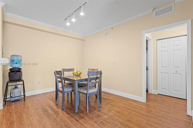 6841 SW 44th St 106, Miami, FL 33155