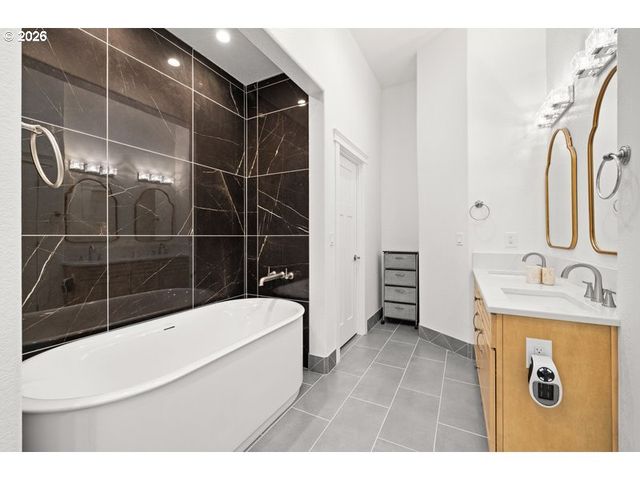 17051 Se MANLEY St, Portland, OR 97236