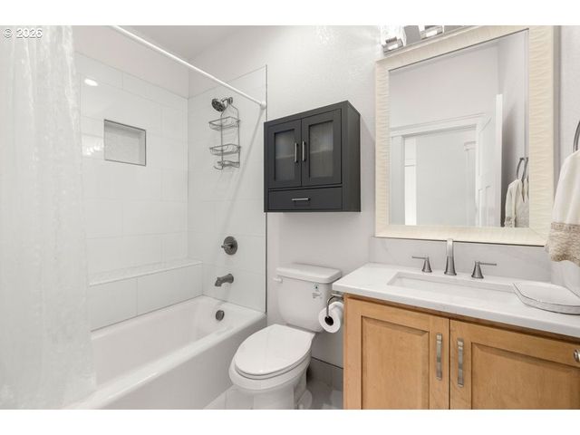 17051 Se MANLEY St, Portland, OR 97236