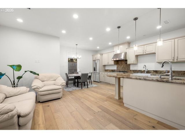 17051 Se MANLEY St, Portland, OR 97236